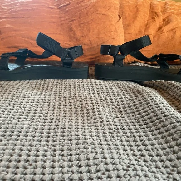 Teva midform black women’s sandals. Size 10 women. - Picture 3 of 4